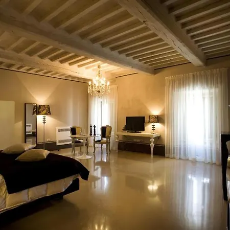 Mirabilia Retreats - Palazzo Bontadosi Hotel 4*